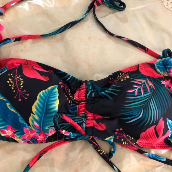 🌺 Tropical Babe Two-Piece Bikini – Black Floral - Picture 4 of 7